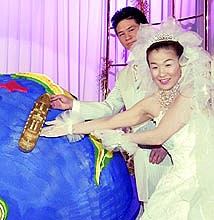 芸能人のウエディングドレス姿を貼っていこう