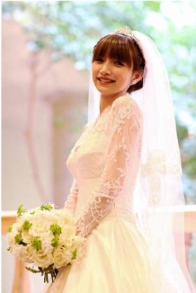 芸能人のウエディングドレス姿を貼っていこう