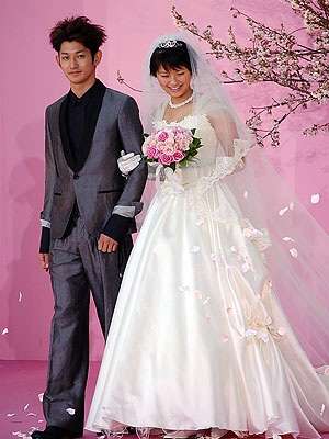 芸能人のウエディングドレス姿を貼っていこう