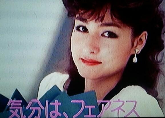 素敵な化粧品の広告を貼っていこう♪