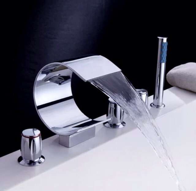 美しすぎる水道水!?流線型の水が流れてくる蛇口が話題に