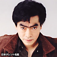 タトゥー大失敗。ピエロのような4本眉毛にさせられた22歳女性。（英）