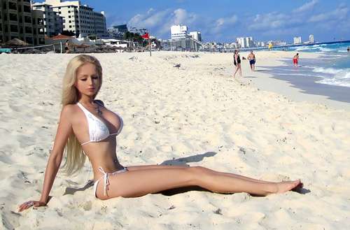 佐々木希も絶賛の美貌!“リアルバービー”と呼ばれるアメリカ人美女、ダコタ・ローズ、バラエティー初出演で流暢な日本語披露