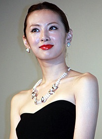 北川景子とDAIGO、六本木の書店でハグをしまくり首筋にキス
