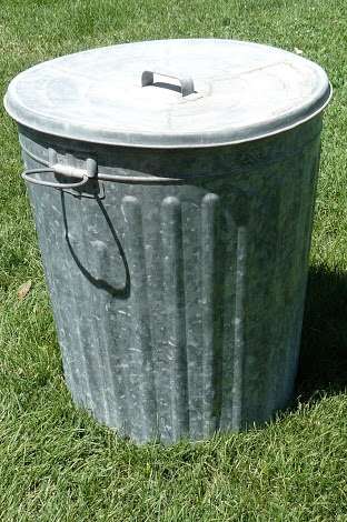 賃貸のベランダにゴミ袋(またはゴミ箱)を置きますか？