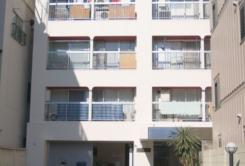 賃貸のベランダにゴミ袋(またはゴミ箱)を置きますか？