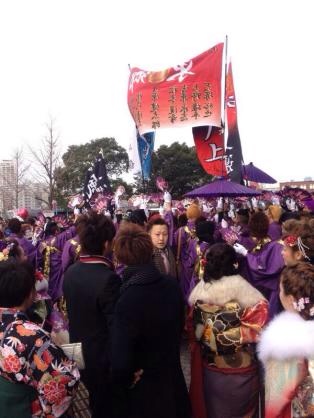 【閲覧注意】若者が老人に花火をくわえさせ、口の中を大ケガさせた動画が投稿される