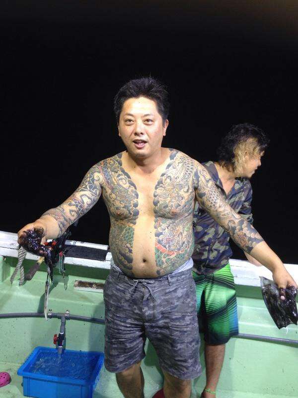 【閲覧注意】若者が老人に花火をくわえさせ、口の中を大ケガさせた動画が投稿される