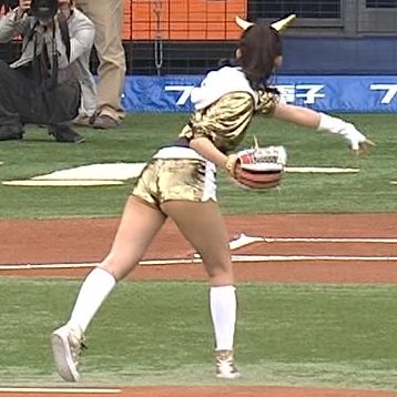 芸能人の始球式って必要ですか？