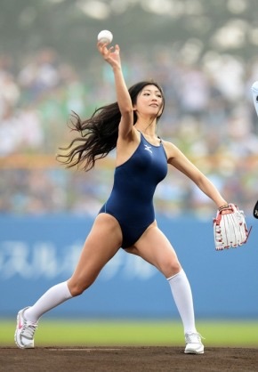 芸能人の始球式って必要ですか？