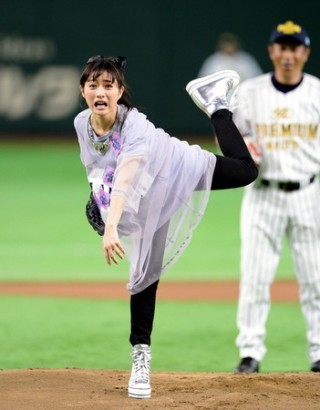 芸能人の始球式って必要ですか？