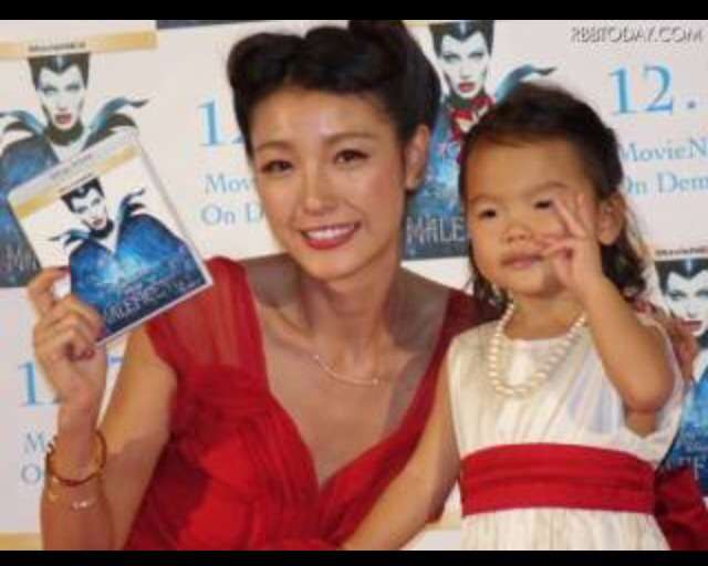 木下優樹菜、美バストあらわに