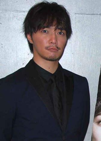 斎藤工と成宮寛貴に囲まれた菜々緒。豪華ショットが「羨ましすぎる」!