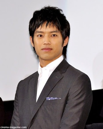 松坂桃李、GirlsAwardに初登場もサプライズ過ぎて気づかれず…