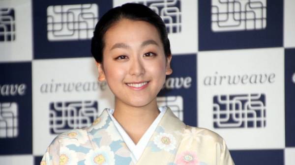 浅田真央が舞妓さんに“変身”、同じ着物・和化粧・髪結いで京舞挑戦。