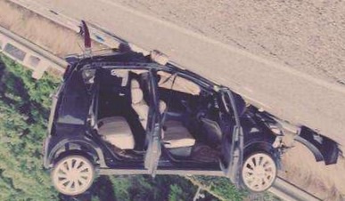ツイッターで女性が車で大事故に遭い、九死に一生を得る→怪我をしながらその様子の画像を載せ「生きてまーす ほめてー(笑)」