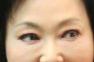 板野友美、子ども時代の日焼けした姿に反響。「黒くてもかわいすぎるよ~」
