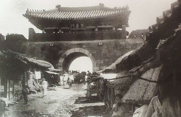 反日疑惑8.6秒バズーカー「文春さんマジでお願いします！」吉本興業は威力業務妨害で告訴を検討