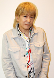 華原朋美「『愛してる』とか『大好き』と書いちゃいけないワードが出てきた」「（歌いながら涙が込み上げてきたが）未練がましく思われるので泣かない」