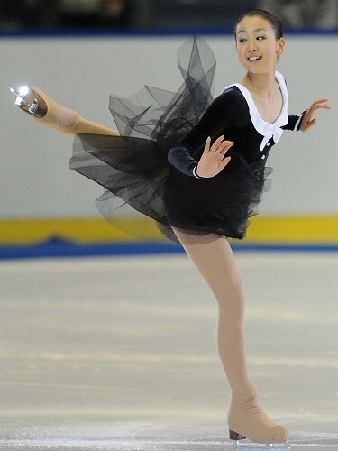 浅田真央が練習再開、現役続行視野に18日会見へ