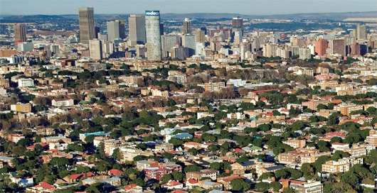 （南アフリカ）KFC店員が地面で鶏肉洗い炎上、南アフリカ社が調査も批判止まらず