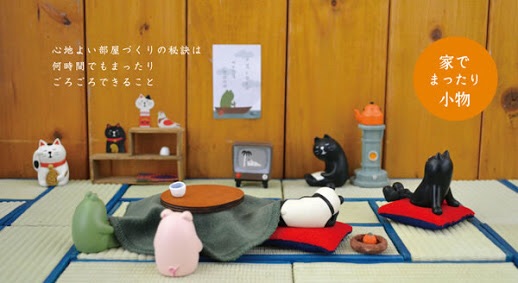 職場のデスク周りどんな感じですか？