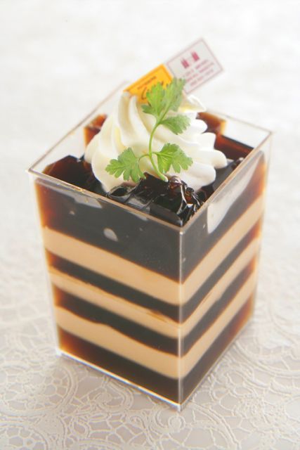 ひたすら甘い物を貼るトピ