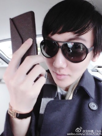 【微閲覧注意？】裸・半裸・キラキラおめめ…超越した自撮りセンスを誇る男性 「ちょっと整形しただけ」と主張