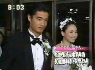 松田聖子離婚へカウントダウン “W不審な関係”が原因か！