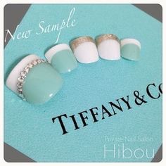 ペディキュア塗るなら