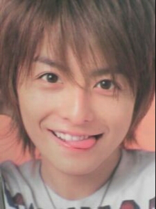 小池徹平“ガチ壁ドン”される「いきなりオッパイ触らされて金要求」。ムキムキの腹筋も話題に