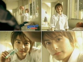 小池徹平“ガチ壁ドン”される「いきなりオッパイ触らされて金要求」。ムキムキの腹筋も話題に