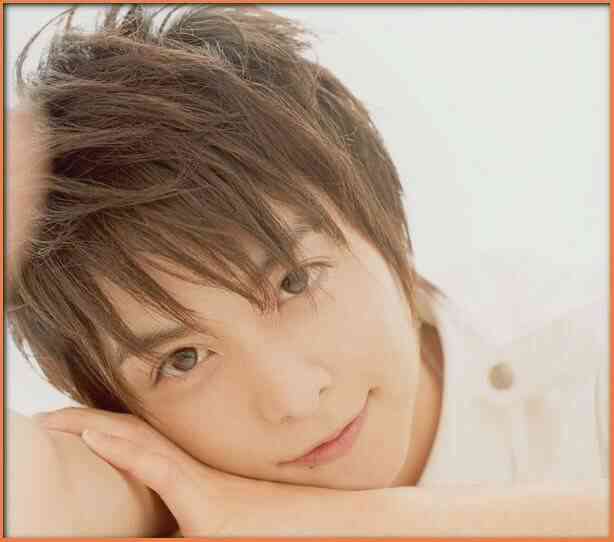 小池徹平“ガチ壁ドン”される「いきなりオッパイ触らされて金要求」。ムキムキの腹筋も話題に