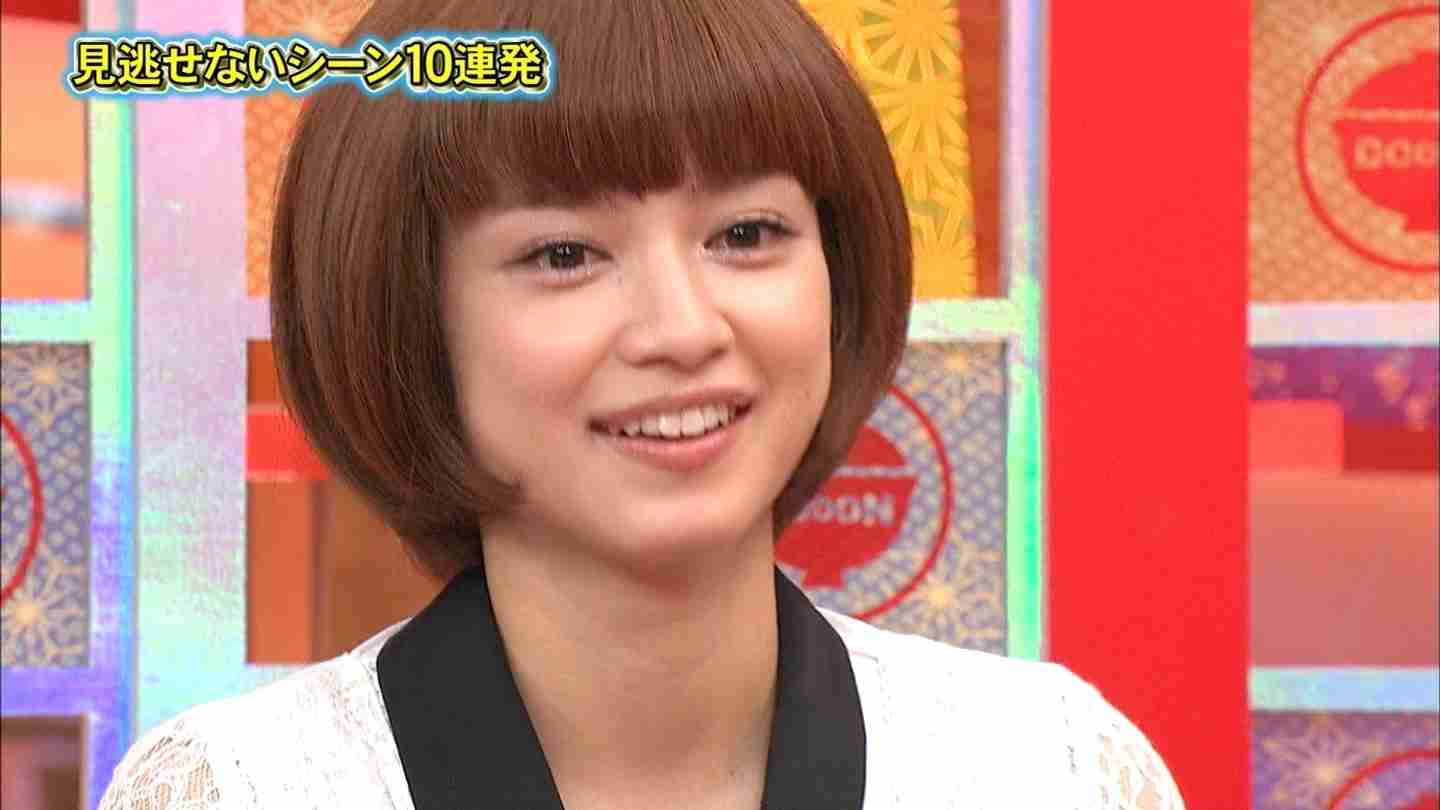 広瀬すず、映画「ちはやふる」で初主演！エクステでロングヘアに
