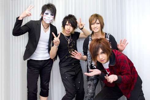ゴールデンボンバー「高校生クイズ」応援アーティストに決定!大騒ぎに自信!