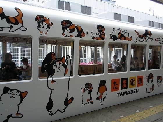 和歌山電鉄の名物三毛猫「たま駅長」が心不全で死去…16歳
