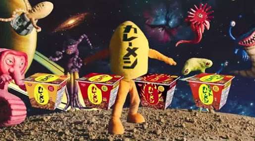 佐藤健が馬になって野を駆ける!カップヌードルのCMがカオスすぎる