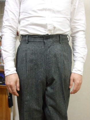 ズボンとスカートで男の態度違いますか？