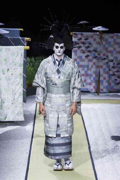 【画像あり】ニューヨーク2016年春夏コレクションで小梅太夫が登場w
