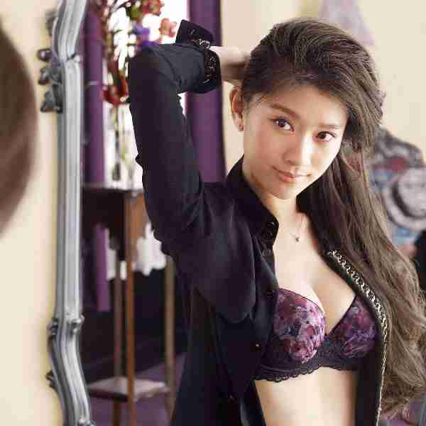 篠原涼子、“極上谷間”のランジェリー姿…スタッフもため息の美貌を披露