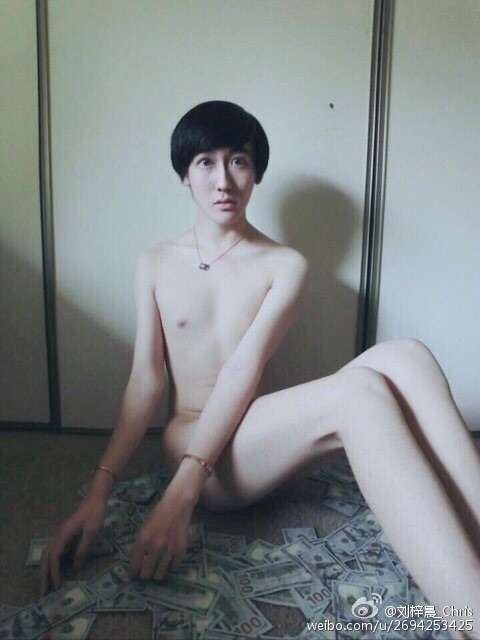 【微閲覧注意？】裸・半裸・キラキラおめめ…超越した自撮りセンスを誇る男性 「ちょっと整形しただけ」と主張