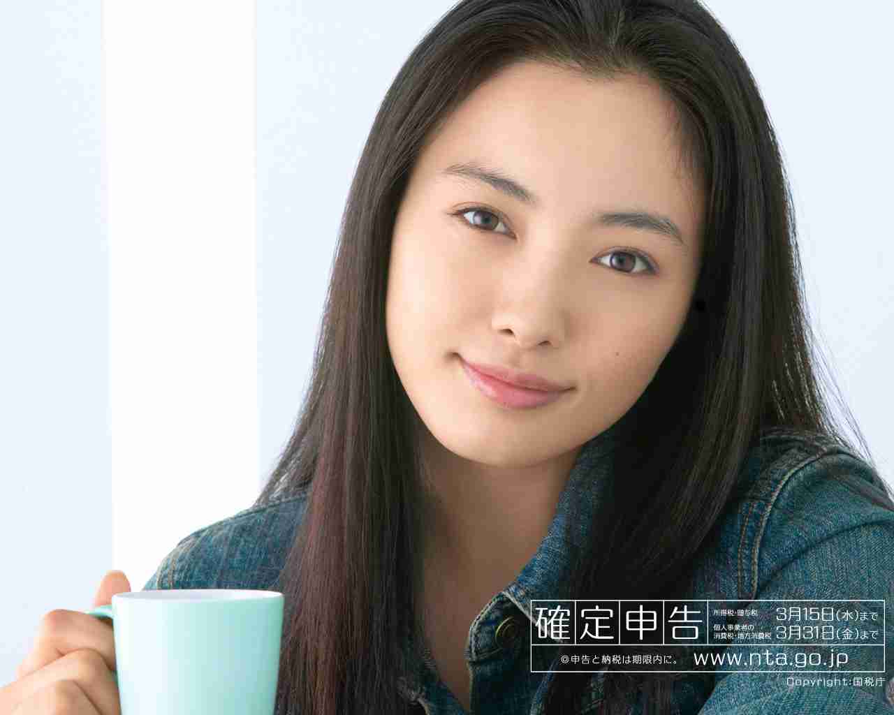 ロングヘアがトレードマークの女性芸能人