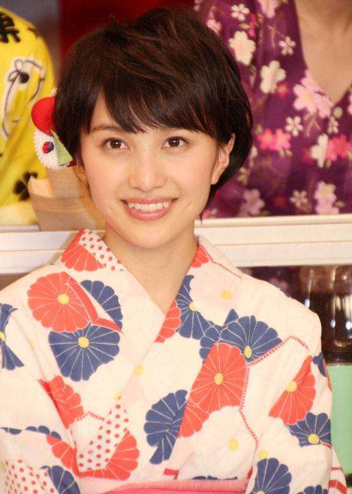 ももいろクローバーZ初のアメリカ公演! 百田夏菜子のえびぞりジャンプに4千人が驚き