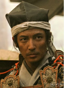 「現代日本設定」以外の衣装が似合う俳優さん