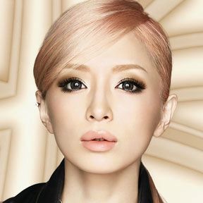浜崎あゆみ 無防備な寝姿公開「細過ぎ」「セクシー」