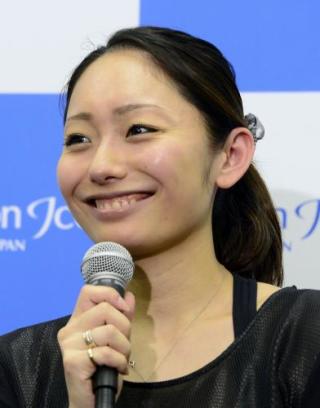 笑顔がブスな人ー!