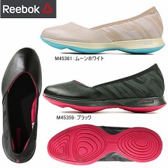 スニーカーはいてる人