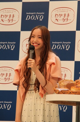笑顔が似合う有名人は誰だと思いますか？