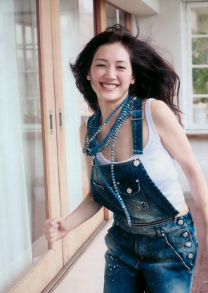 笑顔が似合う有名人は誰だと思いますか？