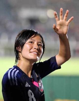 笑顔が似合う有名人は誰だと思いますか？